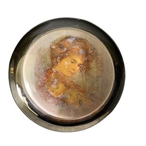 Edna Hibel 1984 Abby & Lisa Annual Mothers Day Paper Weight